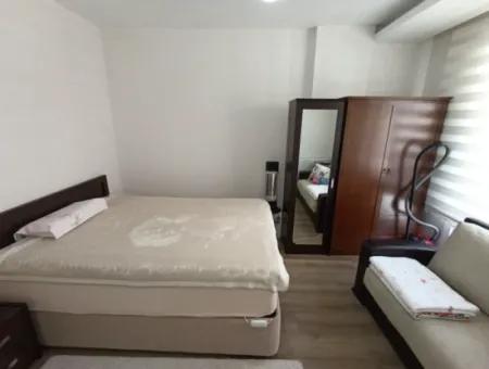 Seferihisar Çolakibrahimbey Mahallesinde, Eylül Life Sitesi'nde, Köşe Konumda, Lüks Mimarili Satılık 1+1 Daire