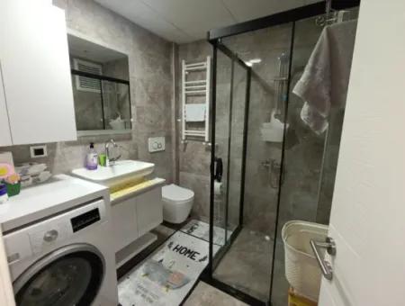 Seferihisar Çolakibrahimbey Mahallesinde, Eylül Life Sitesi'nde, Köşe Konumda, Lüks Mimarili Satılık 1+1 Daire