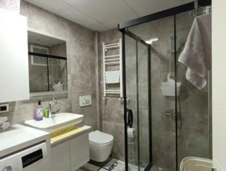 Seferihisar Çolakibrahimbey Mahallesinde, Eylül Life Sitesi'nde, Köşe Konumda, Lüks Mimarili Satılık 1+1 Daire