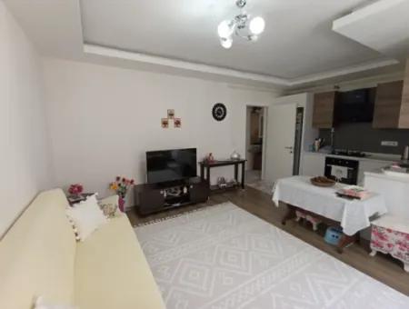 Seferihisar Çolakibrahimbey Mahallesinde, Eylül Life Sitesi'nde, Köşe Konumda, Lüks Mimarili Satılık 1+1 Daire