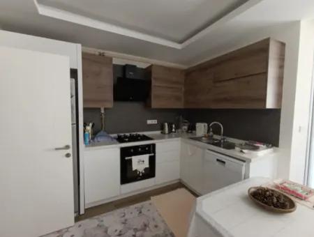 Seferihisar Çolakibrahimbey Mahallesinde, Eylül Life Sitesi'nde, Köşe Konumda, Lüks Mimarili Satılık 1+1 Daire