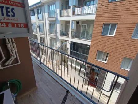Seferihisar Çolakibrahimbey Mahallesinde, Eylül Life Sitesi'nde, Köşe Konumda, Lüks Mimarili Satılık 1+1 Daire