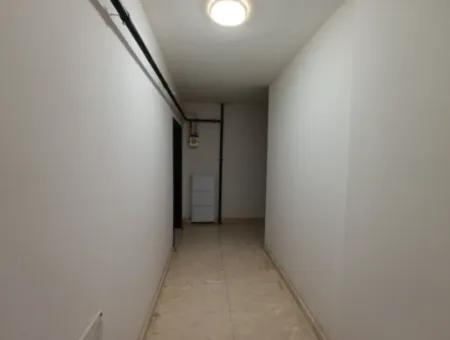 Seferihisar Çolakibrahimbey Mahallesinde, Eylül Life Sitesi'nde, Köşe Konumda, Lüks Mimarili Satılık 1+1 Daire