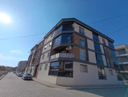 Seferihisar Çolakibrahimbey Mahallesinde, Eylül Life Sitesi'nde, Köşe Konumda, Lüks Mimarili Satılık 1+1 Daire