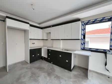 Seferihisar Camiikebir Mahallesi, Gözsüzler Caddesi Üzerinde, 2. Kat, Geniş Balkonlu, 2+1 Sıfır Daire