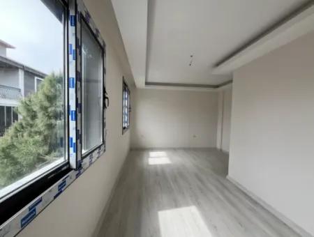 Seferihisar Camiikebir Mahallesi, Gözsüzler Caddesi Üzerinde, 2. Kat, Geniş Balkonlu, 2+1 Sıfır Daire