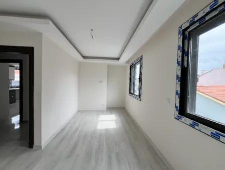 Seferihisar Camiikebir Mahallesi, Gözsüzler Caddesi Üzerinde, 2. Kat, Geniş Balkonlu, 2+1 Sıfır Daire