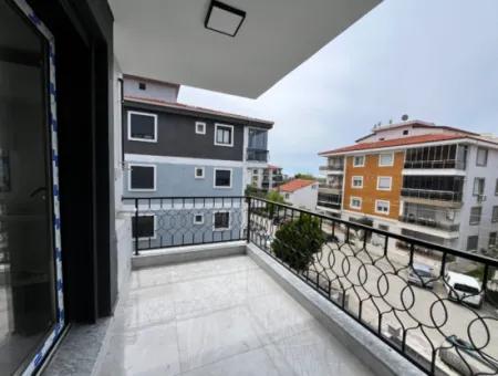 Seferihisar Camiikebir Mahallesi, Gözsüzler Caddesi Üzerinde, 2. Kat, Geniş Balkonlu, 2+1 Sıfır Daire