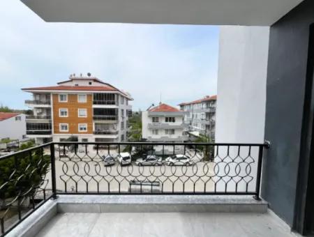 Seferihisar Camiikebir Mahallesi, Gözsüzler Caddesi Üzerinde, 2. Kat, Geniş Balkonlu, 2+1 Sıfır Daire