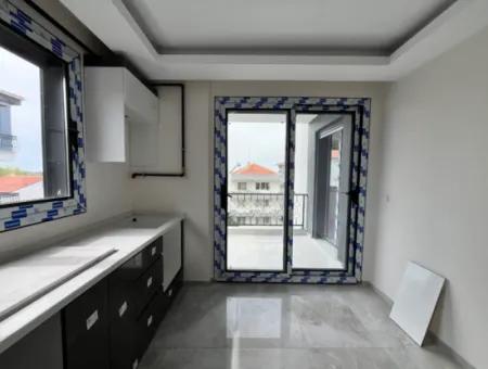 Seferihisar Camiikebir Mahallesi, Gözsüzler Caddesi Üzerinde, 2. Kat, Geniş Balkonlu, 2+1 Sıfır Daire