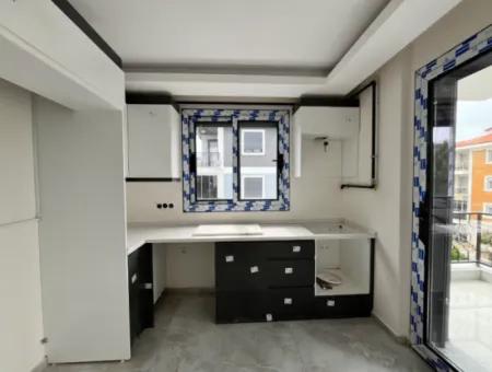 Seferihisar Camiikebir Mahallesi, Gözsüzler Caddesi Üzerinde, 2. Kat, Geniş Balkonlu, 2+1 Sıfır Daire