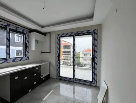 Seferihisar Camiikebir Mahallesi, Gözsüzler Caddesi Üzerinde, 2. Kat, Geniş Balkonlu, 2+1 Sıfır Daire