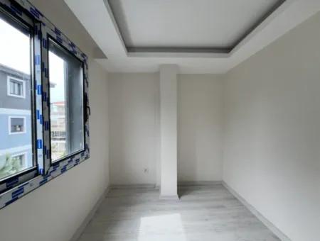Seferihisar Camiikebir Mahallesi, Gözsüzler Caddesi Üzerinde, 2. Kat, Geniş Balkonlu, 2+1 Sıfır Daire