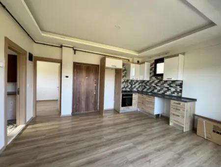 Camiikebir Mahallesi’nde, Geniş Balkonlu, 2+1 Kiralık Daire