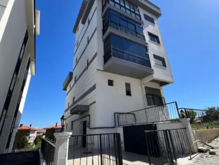 Camiikebir Mahallesi’nde, Geniş Balkonlu, 2+1 Kiralık Daire