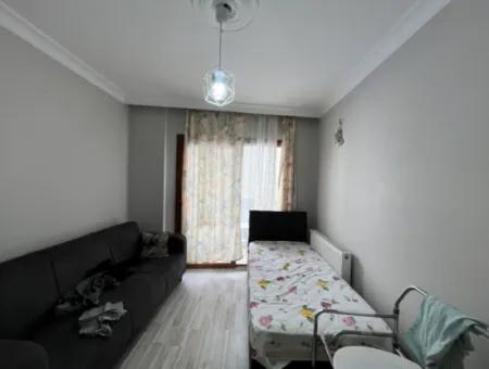 Seferihisar Hıdırlık Mahallesi'nde, Şehir Merkezine Yakın, 2+1 Kiralık Daire