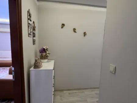 Seferihisar Hıdırlık Mahallesi'nde, Şehir Merkezine Yakın, 2+1 Kiralık Daire