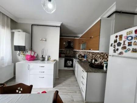 Seferihisar Hıdırlık Mahallesi'nde, Şehir Merkezine Yakın, 2+1 Kiralık Daire