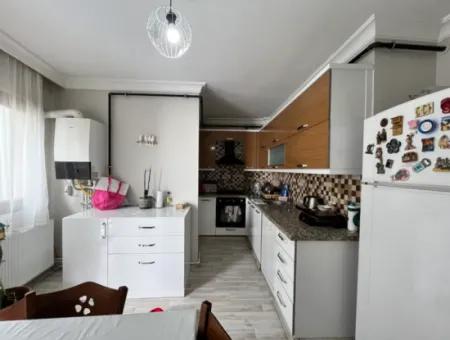 Seferihisar Hıdırlık Mahallesi'nde, Şehir Merkezine Yakın, 2+1 Kiralık Daire