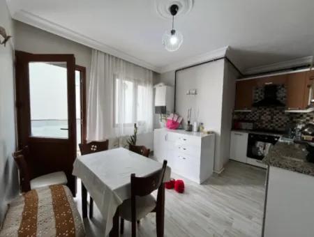 Seferihisar Hıdırlık Mahallesi'nde, Şehir Merkezine Yakın, 2+1 Kiralık Daire