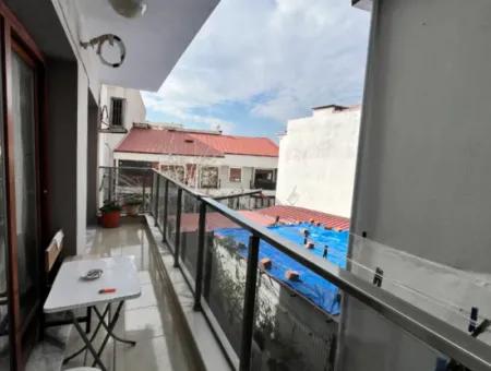 Seferihisar Hıdırlık Mahallesi'nde, Şehir Merkezine Yakın, 2+1 Kiralık Daire