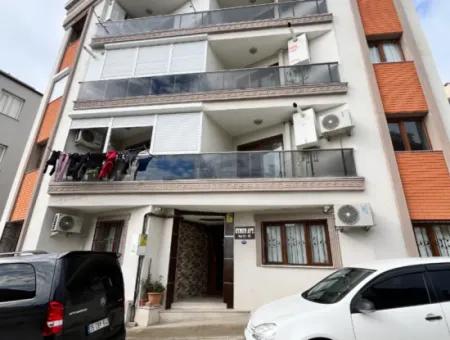 Seferihisar Hıdırlık Mahallesi'nde, Şehir Merkezine Yakın, 2+1 Kiralık Daire