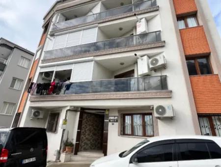 Seferihisar Hıdırlık Mahallesi'nde, Şehir Merkezine Yakın, 2+1 Kiralık Daire