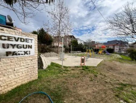 Seferihisar Hıdırlık Mahallesi'nde, Şehir Merkezine Yakın, 2+1 Kiralık Daire