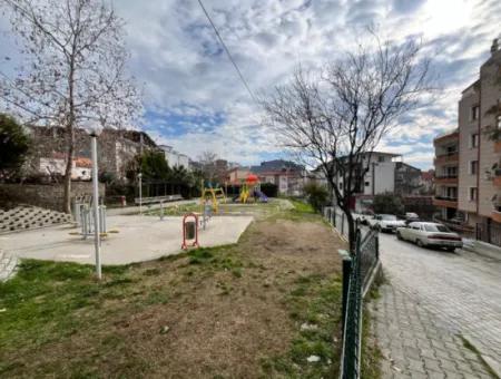 Seferihisar Hıdırlık Mahallesi'nde, Şehir Merkezine Yakın, 2+1 Kiralık Daire