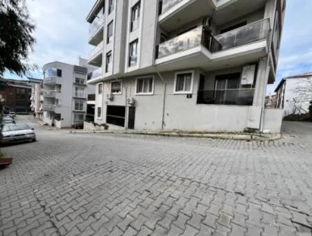 Seferihisar Hıdırlık Mahallesi'nde, Şehir Merkezine Yakın, 2+1 Kiralık Daire