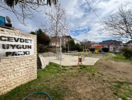Seferihisar Hıdırlık Mahallesi'nde, Şehir Merkezine Yakın, 2+1 Kiralık Daire