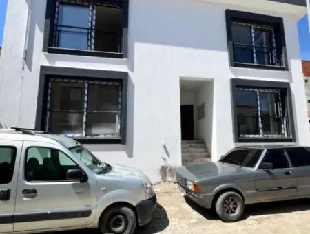 Seferihisar Hıdırlık Mahallesi’nde Satılık 1+1 Köşe Konumda Daire