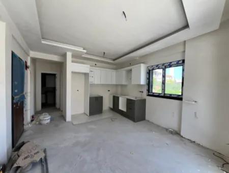 Seferihisar Hıdırlık Mahallesi’nde Satılık 1+1 Köşe Konumda Daire
