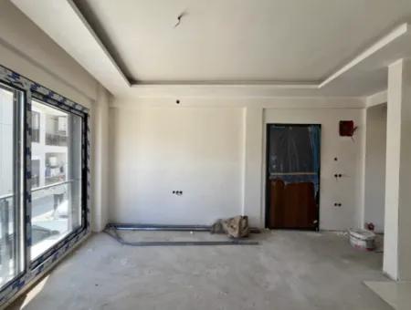 Seferihisar Hıdırlık Mahallesi’nde Satılık 1+1 Köşe Konumda Daire