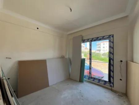 Seferihisar Hıdırlık Mahallesi’nde Satılık 1+1 Köşe Konumda Daire