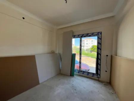Seferihisar Hıdırlık Mahallesi’nde Satılık 1+1 Köşe Konumda Daire