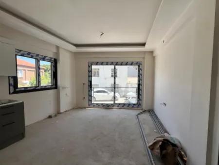 Seferihisar Hıdırlık Mahallesi’nde Satılık 1+1 Köşe Konumda Daire