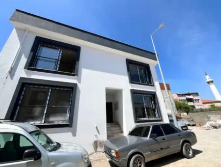 Seferihisar Hıdırlık Mahallesi’nde Satılık 1+1 Köşe Konumda Daire