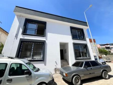 Seferihisar Hıdırlık Mahallesi’nde Satılık 1+1 Köşe Konumda Daire
