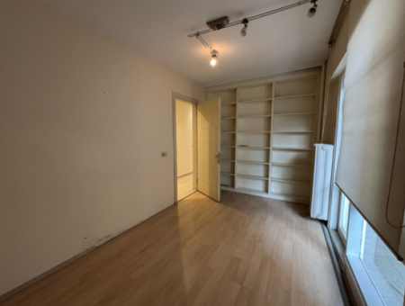 Alsancak’ın Gözdesi Gül Sokak Yakınında Kiralık Ofis!