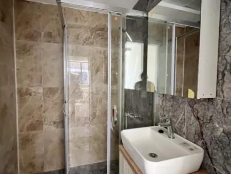 Seferihisar Hıdırlık Mahallesi’nde Site İçinde Lüks Mimarili Satılık 4+1 Villa