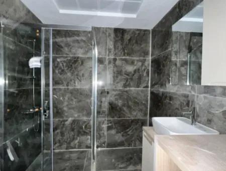 Seferihisar Hıdırlık Mahallesi’nde Site İçinde Lüks Mimarili Satılık 4+1 Villa