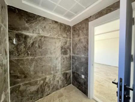 Seferihisar Hıdırlık Mahallesi’nde Site İçinde Lüks Mimarili Satılık 4+1 Villa