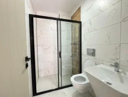 Seferihisar Camikebir Mahallesi'nde Merkezi Konumlu Kiralık Ofis – Sıfır Bina, Sıfır Kullanım