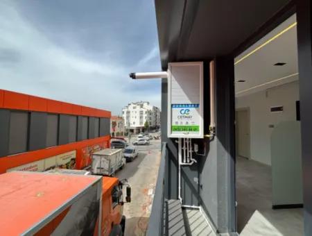Seferihisar Camikebir Mahallesi'nde Merkezi Konumlu Kiralık Ofis – Sıfır Bina, Sıfır Kullanım