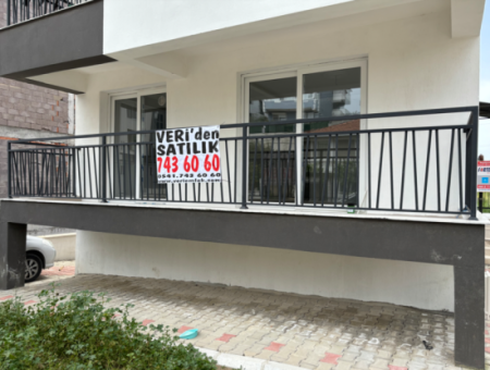 Seferihisar Camikebir Mahallesinde Kapalı Mutfak, Geniş Balkonlu Satılık 3+1 Daire