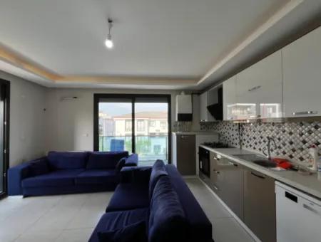 Seferihisar Camikebir Mahallesi'nde Site İçerisinde, Geniş Kullanımlı Satılık Daire