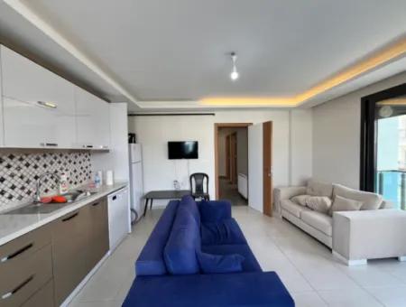 Seferihisar Camikebir Mahallesi'nde Site İçerisinde, Geniş Kullanımlı Satılık Daire