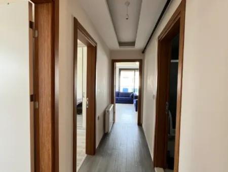 Seferihisar Camikebir Mahallesi'nde Site İçerisinde, Geniş Kullanımlı Satılık Daire