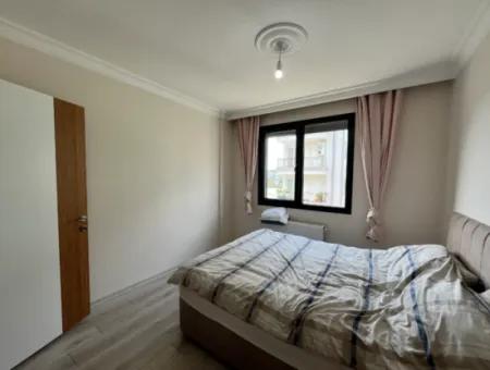 Seferihisar Camikebir Mahallesi'nde Site İçerisinde, Geniş Kullanımlı Satılık Daire
